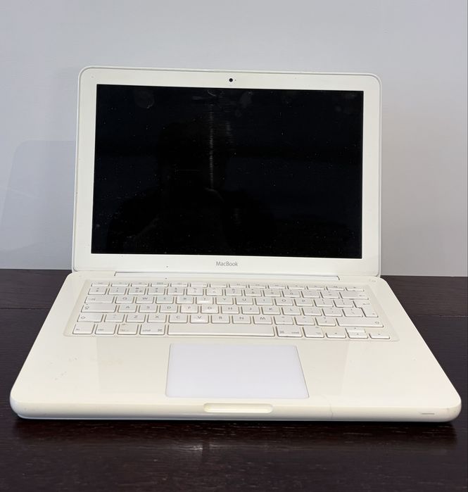 MacBook A1342 2009