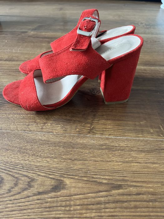 Buty  czerowne 37