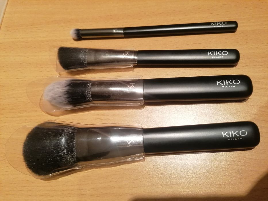 4 Pincéis Kiko Milano +1 Spray de limpeza para pincéis Kiko Milano