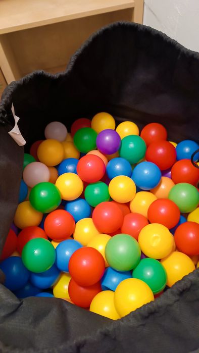 Suchy basen z piłkami dla dzieci ok 600/650 sztuk