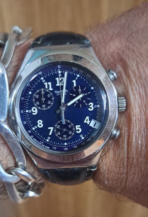Relógio cronógrafo Swatch aço.