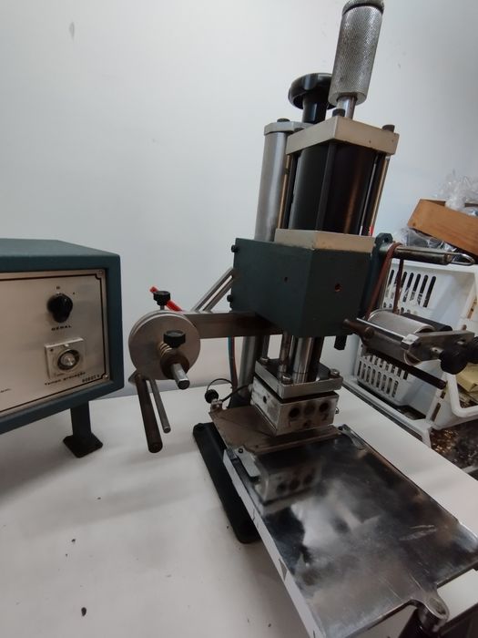 Máquina de gravar a quente