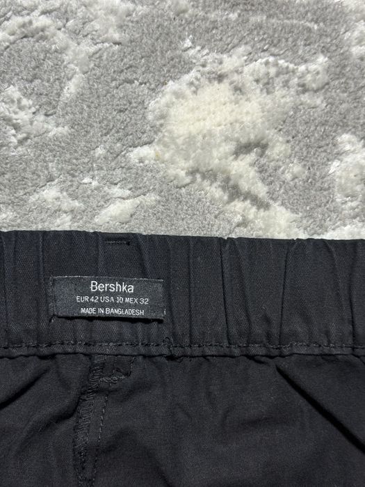 Bershka штаны чёрные оригинал с карманами карго