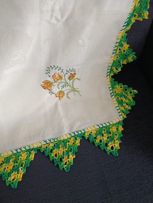Toalha mesa bordada bicos em renda