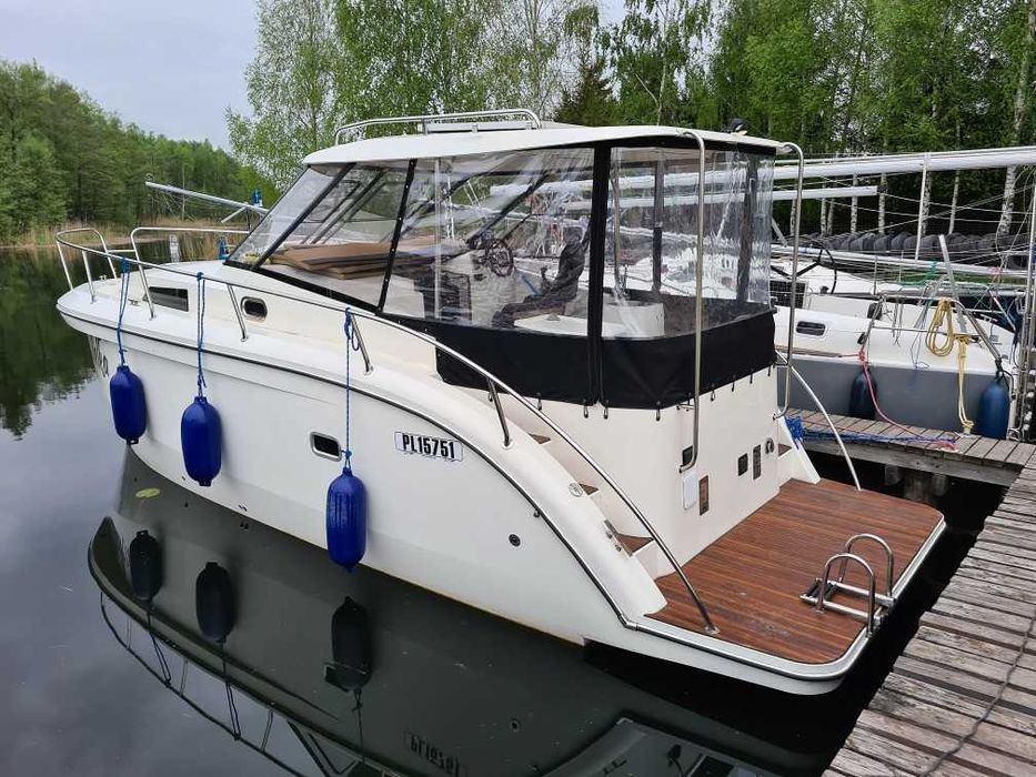 Czarter jachtu  motorowego Futura 900  stillo promocja