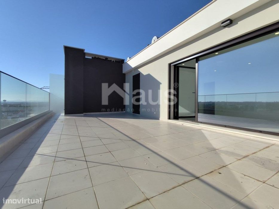 Duplex T3 com parqueamento e terraços