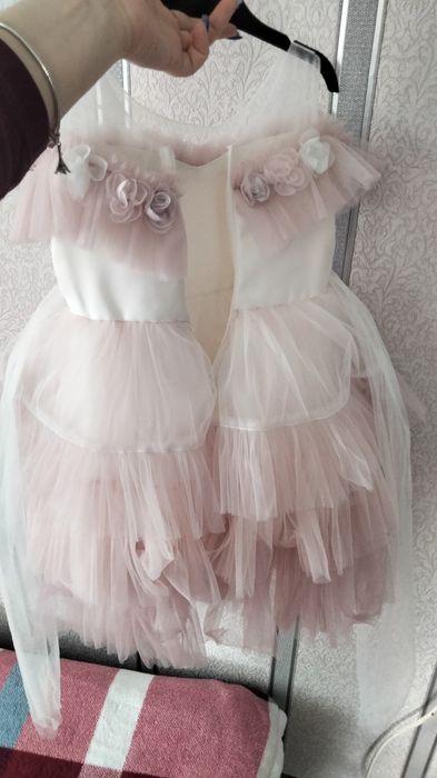 Шикарное детское платье