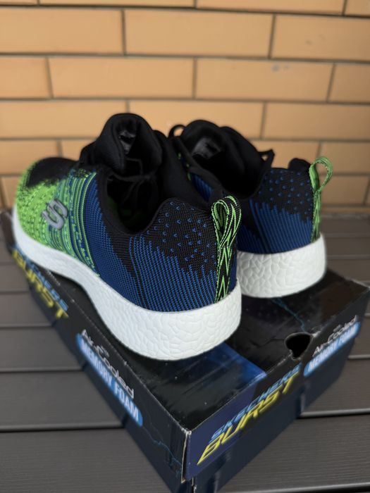 Чоловічі кросівки Skechers нові, 42 розмір