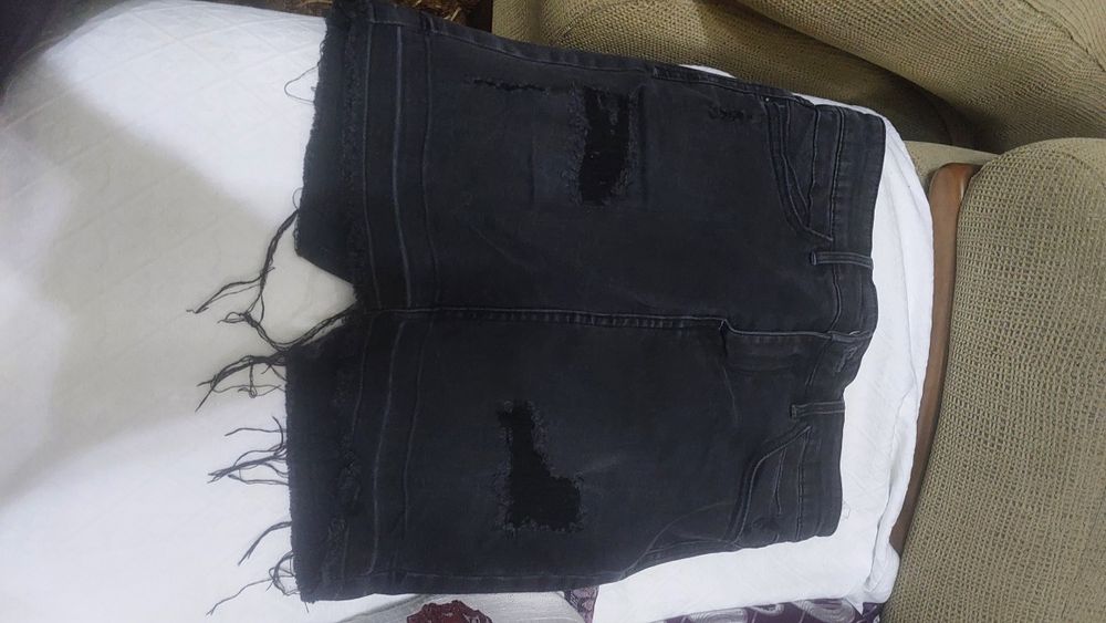 Roupa usada em bom estado