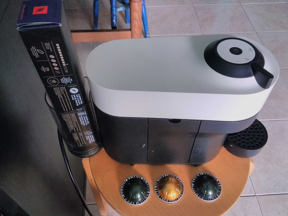 Máquina Nespresso com oferta de cápsulas