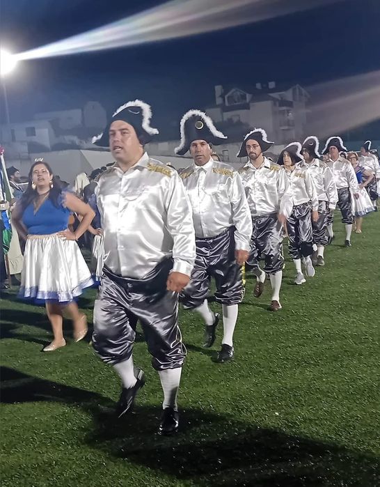 Roupa de marchas de sra e sr