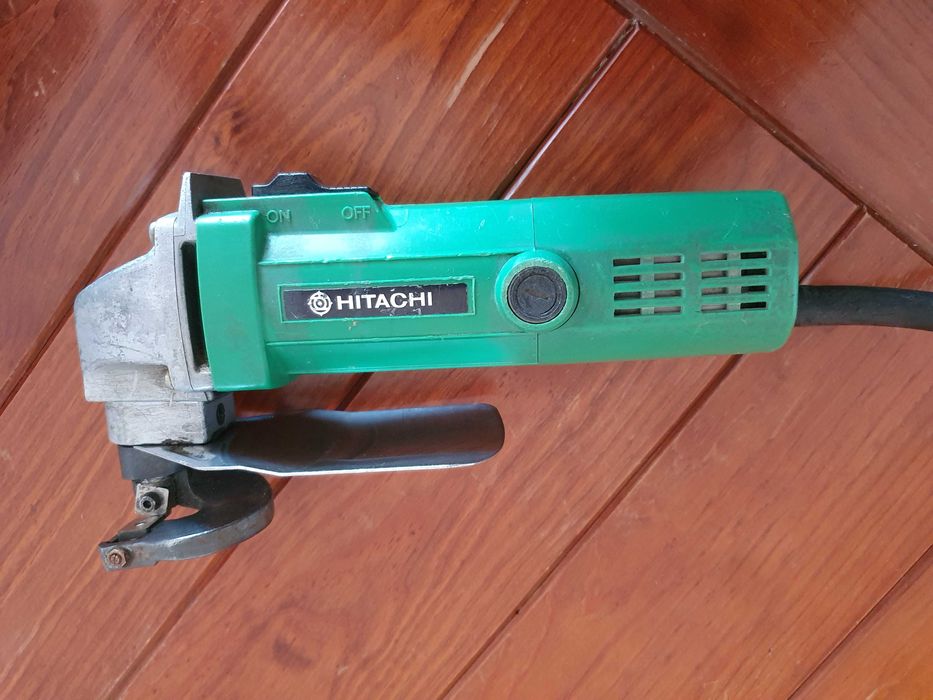 Tesoura elétrica de cortar chapa metálica Hitachi Koki