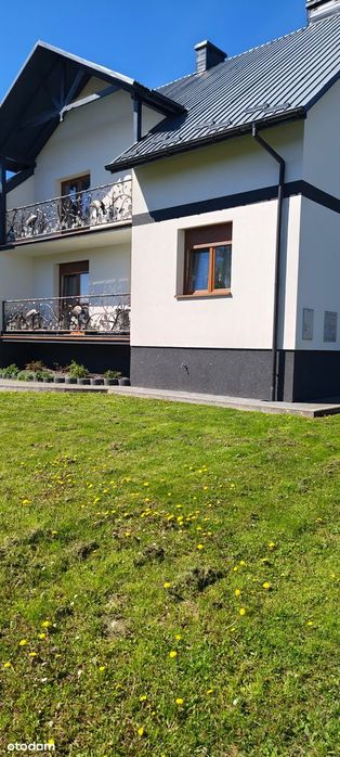 Dom wolnostojący z budynkiem gospodarczym garażem i altaną
