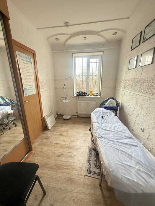 Здається приміщення кабінетного типу з ремонтом 44 кв.м. Добре місце.