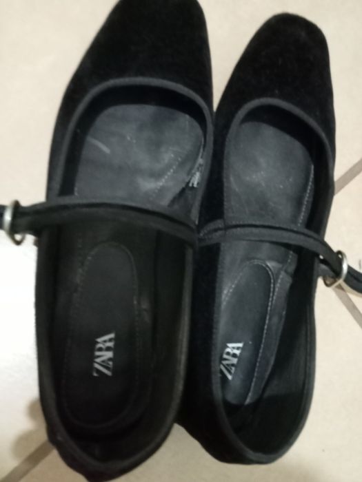 Vendo sapatos número 41, pouco uso.