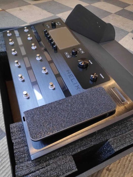 Line 6 Helix — Pedaleira Multiefeitos e Modelador de Amplificadores