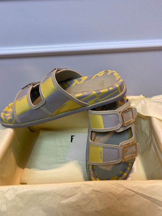 Жіночі капці у стилі Fendi