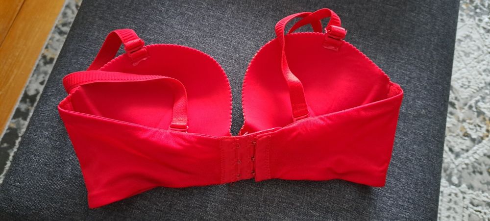 Biustonosz nowy czerwony push up 34 / 75 A B gąbka gąbeczka