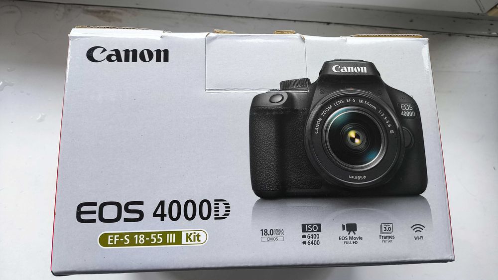 Дзеркальний фотоапарат Canon EOS 4000D Kit 18-55mm III