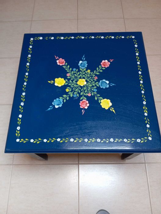 Mesa de mobiliário alentejano pintada à mão