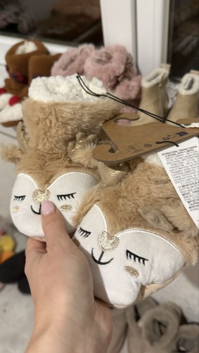 Домашні тапочки в розмірах.