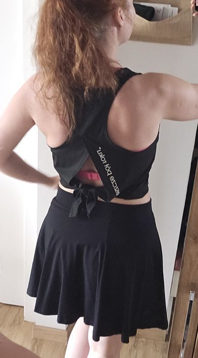Czarna rozkloszowana spódniczka basic HM M pas 40cm