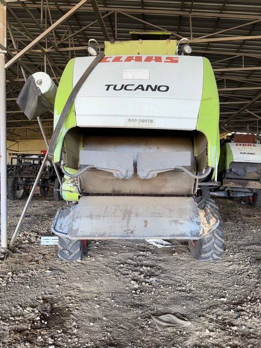 Комбайн CLAAS Tucano 470 з жаткою Vario V750 та візком