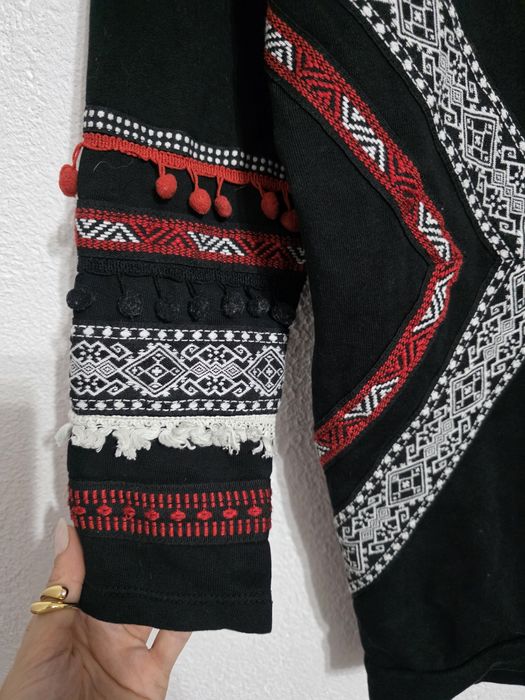Czarna haftowana bluza damska etno C&A  sweter Basic casual