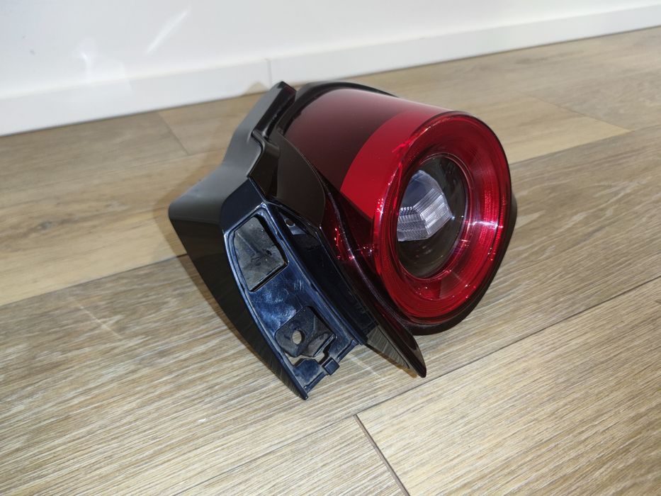 Farolim dto Mazda MX30 (DN4L-51-150c)