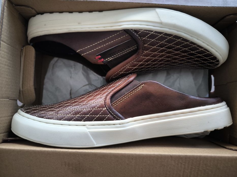 Tênis em pele boa qualidade