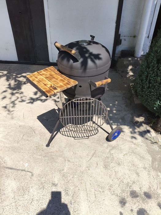 Вугільний гриль-барбекю