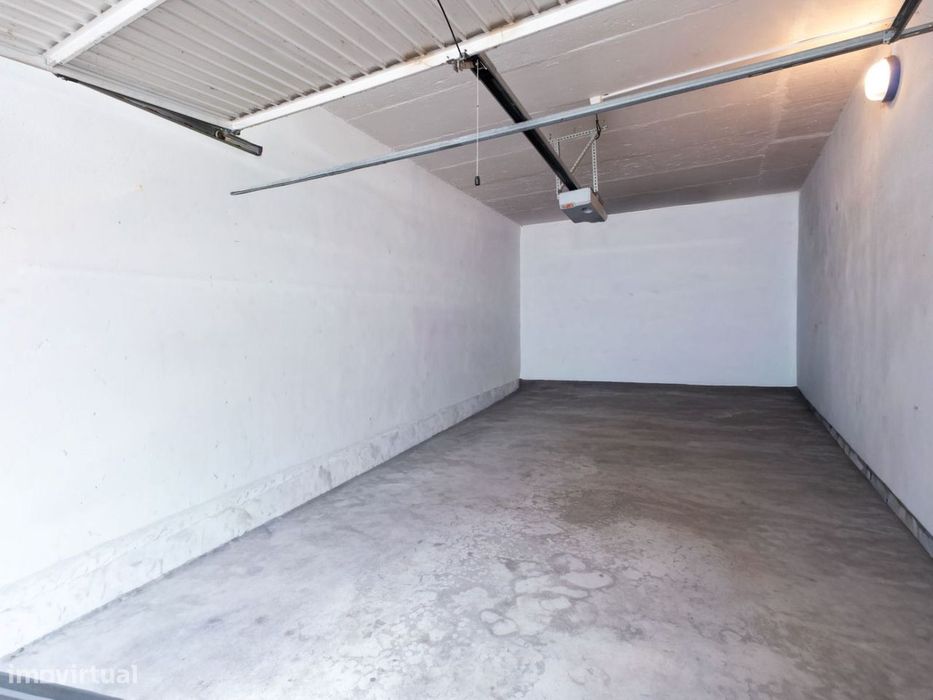 Apartamento T1 - Urbanização Gorgulão em Coimbra com Garagem
