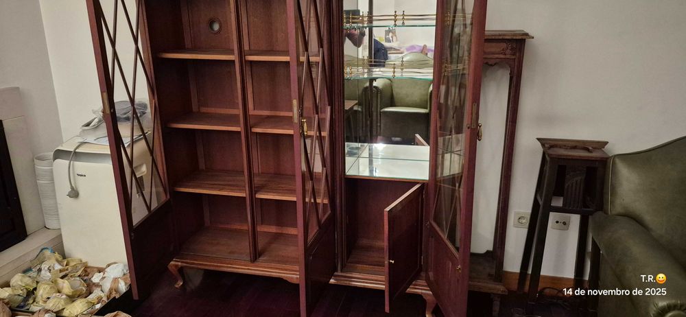 Vitrine, ou estante vintage com bar, em madeira, vidro e espelho