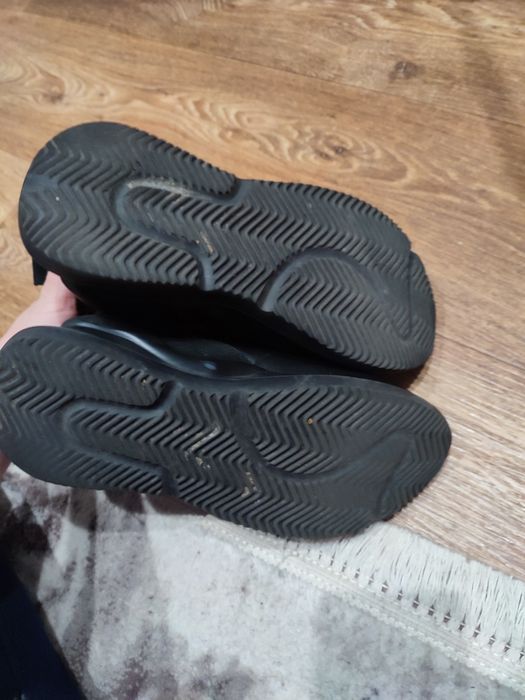Кросівки на 24,5