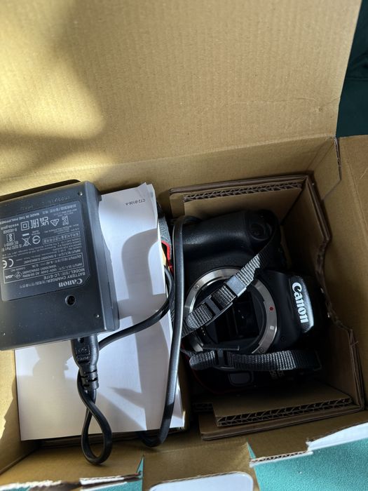 Фотоаппарат Canon EOS 250D