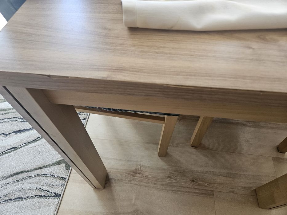Stół do salonu plus krzesła