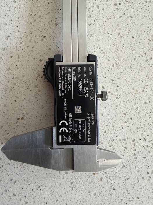 Suwmiarka Mitutoyo model CD-15APX