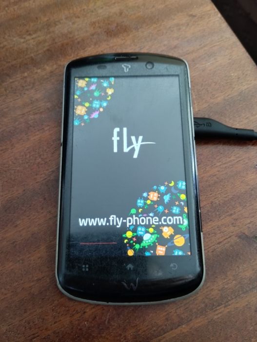 Мобильный телефон Lenovo и Fly