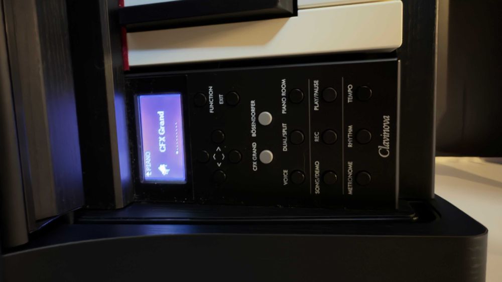 Piano Digital Yamaha CLP-735B com manuais - Como Novo