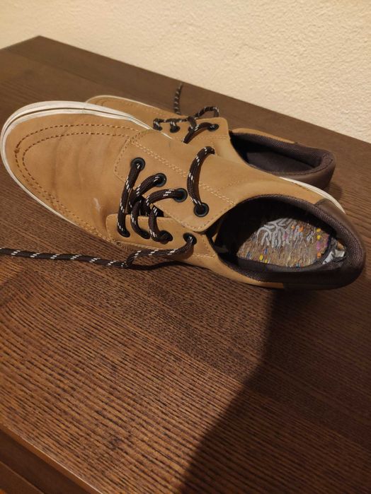 Vendo tênis castanhos de homem tamanho 41