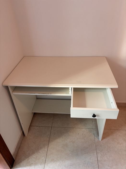 Secretaria e cadeira