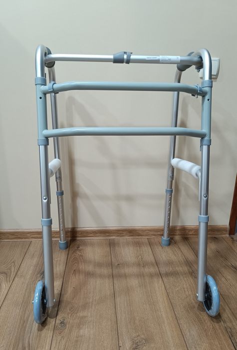 Ходунки (ходуни). На колесах та без. Крокуючі та переставні. Нові