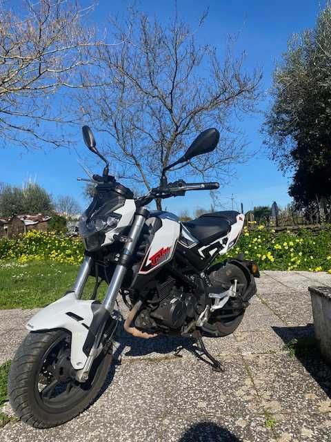 Benelli TNT 125 como nova