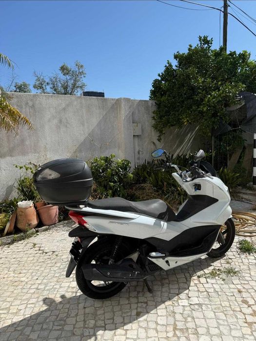 Honda PCX 125 (2017) – 12.820 km (revisão feita)