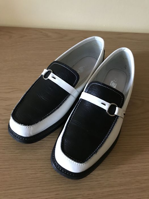 Шкіряні нові туфлі