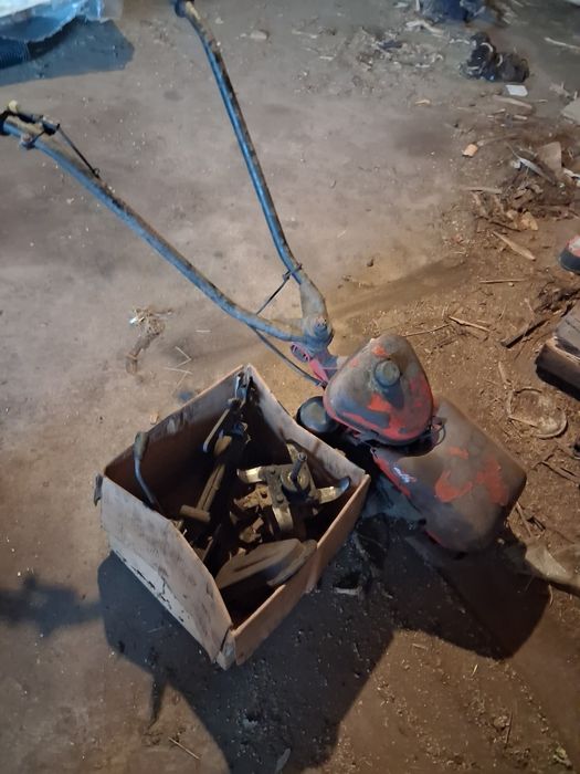 Moto enxada Benassi RT401 a gasolina de mistura para peças