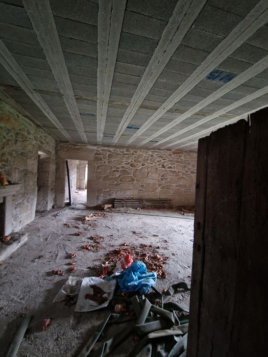 Alugo casa centenária