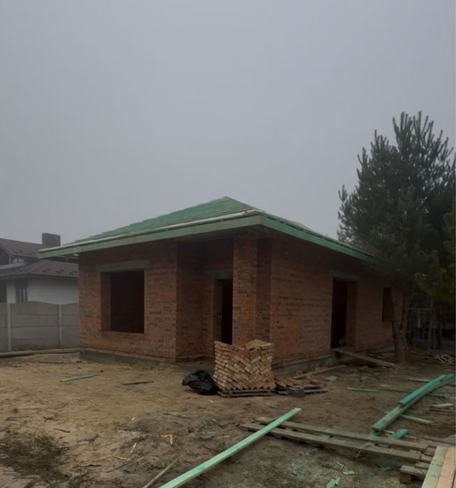 Новий цегляний будинок біля лісу Асфальт Лісопіль