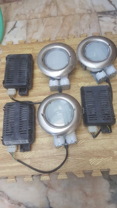 3 focos de aplicar  em tetos comos respetivos balastros