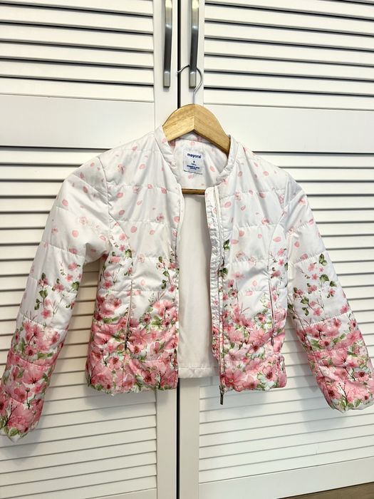 Легка весняно-літня куртка Mayoral 134 см